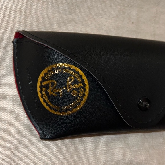 Ray-Ban sunglasses case - Picture 2 of 5
